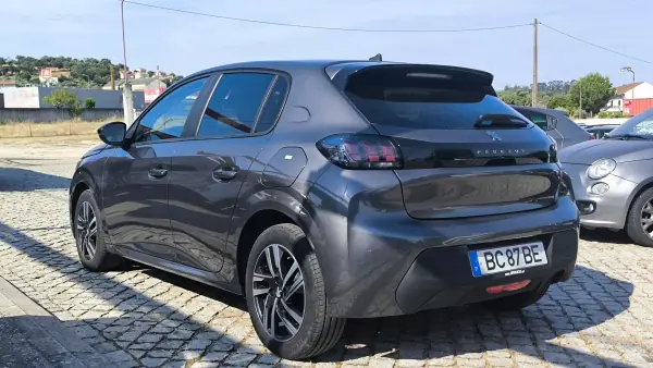 Peugeot 208 2023 - 14950 EUR, 58300 km - AUTO.MOTO.pt - 58300km - foto 6 de 8