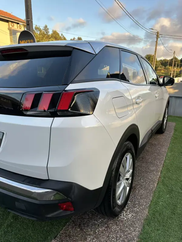 Peugeot 3008 2019 - 13900 EUR, 190000 km - AUTO.MOTO.pt - 190000km - foto 15 de 59