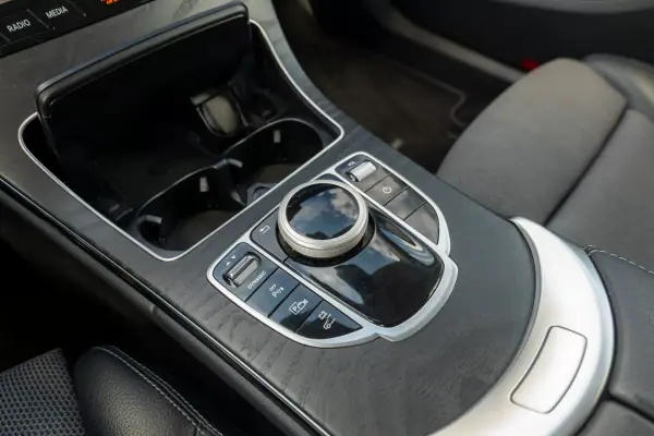 Mercedes-Benz C 300e 2020 - 26900 EUR, 109000 km - AUTO.MOTO.pt - 109000km - foto 36 de 36