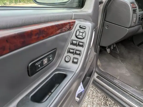 Jeep Grand Cherokee 1999 - 9500 EUR, 300000 km - AUTO.MOTO.pt - 300000km - foto 11 de 14