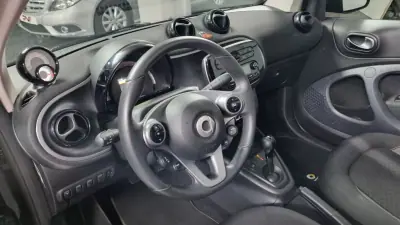 Smart Fortwo Cabrio 2021 - 13990 EUR, 59000 km - AUTO.MOTO.pt - 59000km - foto 5 de 37