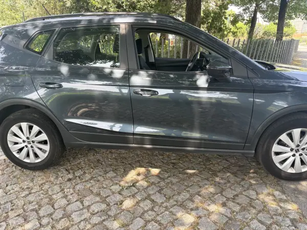 SEAT Arona 2025 - 22000 EUR, 10000 km - AUTO.MOTO.pt - 10000km - foto 18 de 27