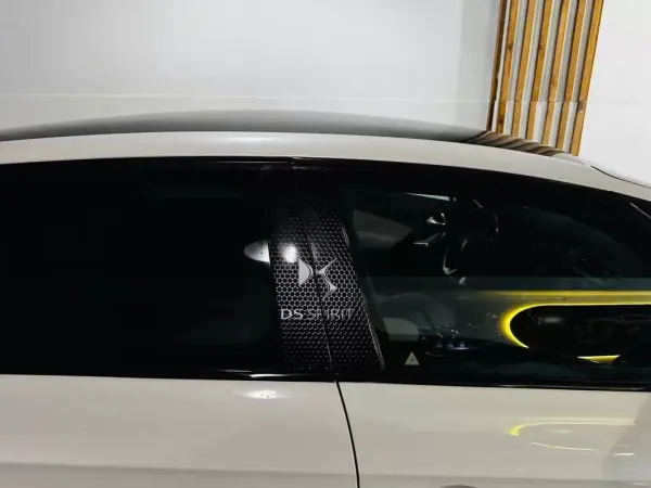 Citroën DS5 2014 - 12900 EUR, 162998 km - AUTO.MOTO.pt - 162998km - foto 12 de 14