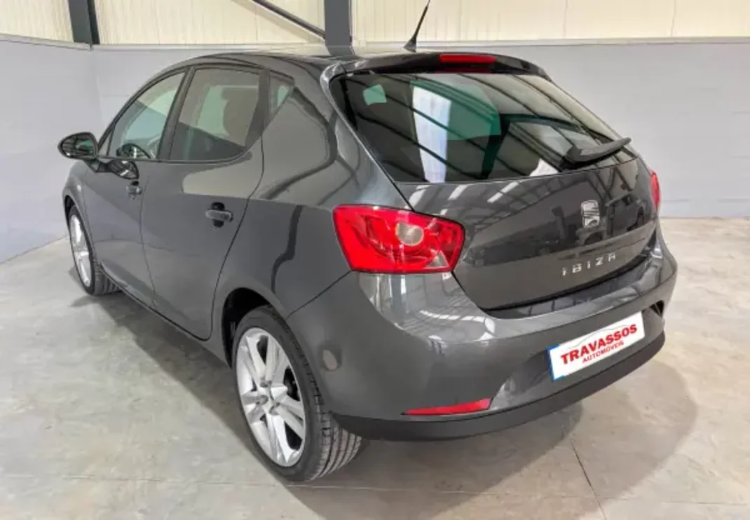 SEAT Ibiza 2009 - 10500 EUR, 94835 km - AUTO.MOTO.pt - 94835km - foto 4 de 10