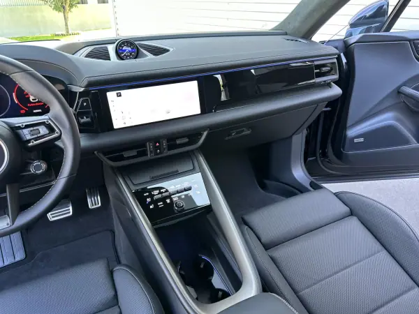 Porsche Macan 2025 - 127000 EUR, 12000 km - AUTO.MOTO.pt - 12000km - foto 33 de 80