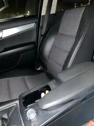 Mercedes-Benz C 220 2011 - 11000 EUR, 290000 km - AUTO.MOTO.pt - 290000km - foto 7 de 11
