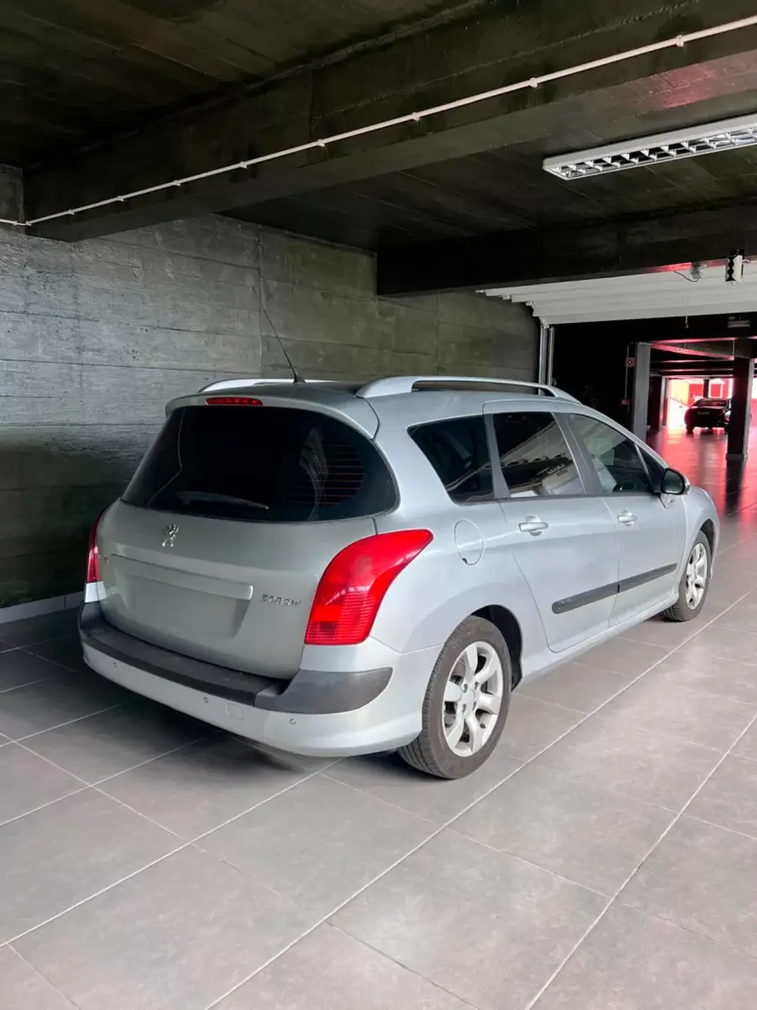 Peugeot 308 SW 2012 - 5500 EUR, 366000 km - AUTO.MOTO.pt - 366000km - foto 3 de 7