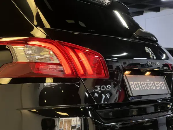 Peugeot 308 2017 - 10990 EUR, 120000 km - AUTO.MOTO.pt - 120000km - foto 30 de 35
