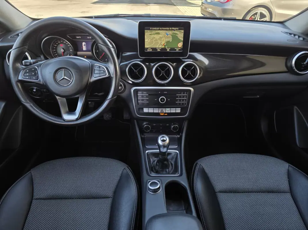 Mercedes-Benz CLA 180 2016 - 16990 EUR, 169000 km - AUTO.MOTO.pt - 169000km - foto 15 de 34