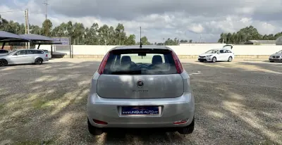 Fiat Punto 2015 - 9500 EUR, 170000 km - AUTO.MOTO.pt - 170000km - foto 10 de 34