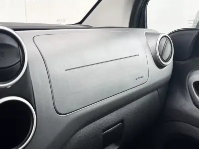 Peugeot Partner 2018 - 14900 EUR, 140000 km - AUTO.MOTO.pt - 140000km - foto 35 de 37