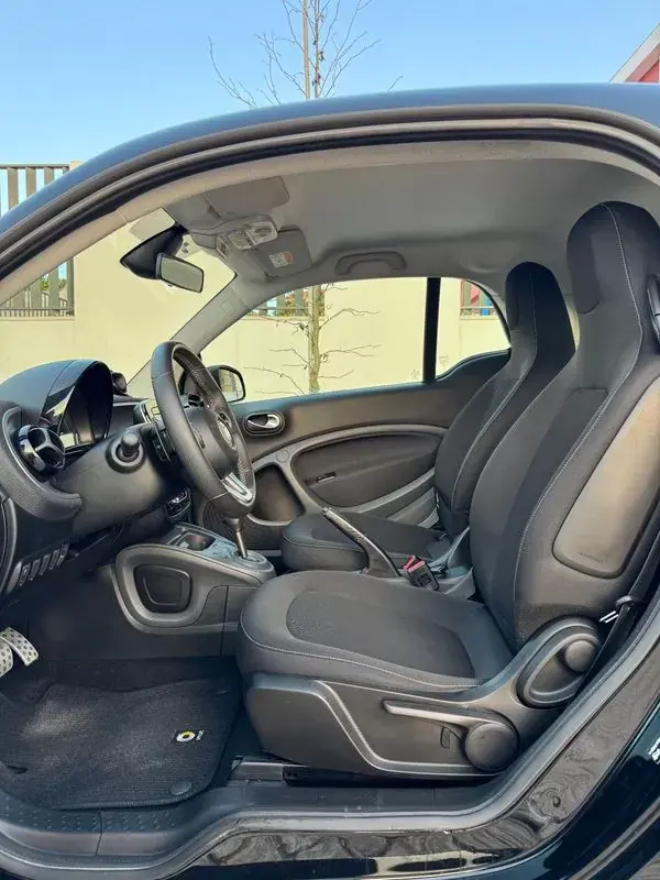 Smart ForTwo Coupé 2019 - 12750 EUR, 70000 km - AUTO.MOTO.pt - 70000km - foto 11 de 27