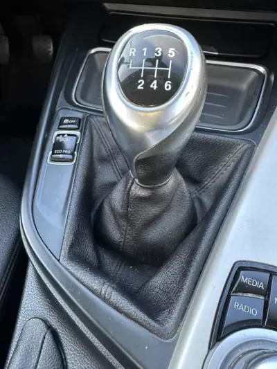 BMW 318 2014 - 10900 EUR, 260000 km - 260000km - foto 51 de 58