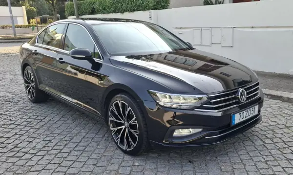Volkswagen Passat 2018 - 19990 EUR, 135000 km - AUTO.MOTO.pt - 135000km - foto 5 de 11