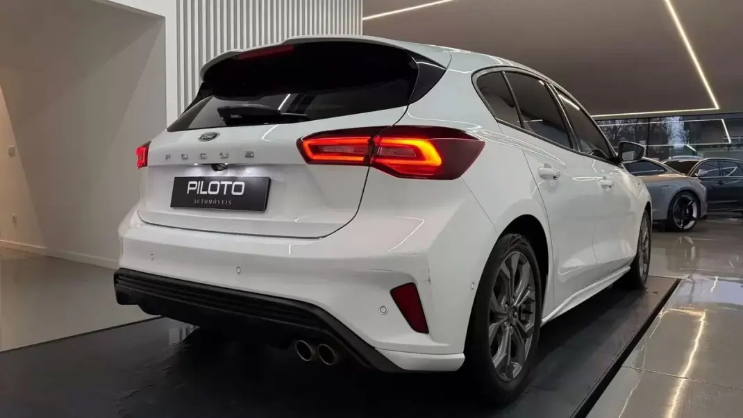 Ford Focus 2025 - 22990 EUR, 11701 km - AUTO.MOTO.pt - 11701km - foto 10 de 35