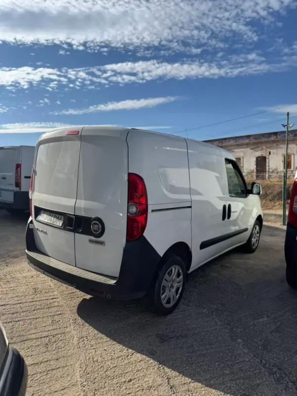 Fiat Doblo 2021 - 13500 EUR, 131273 km - AUTO.MOTO.pt - 131273km - foto 5 de 8