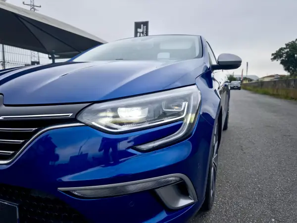 Renault Mégane 2018 - 15990 EUR, 117000 km - AUTO.MOTO.pt - 117000km - foto 10 de 48