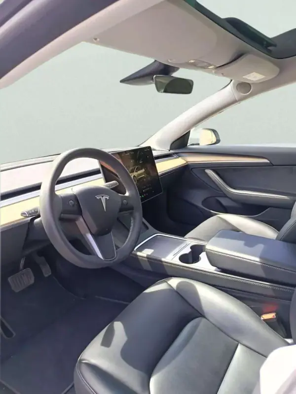 Tesla Model 3 2023 - 36900 EUR, 30450 km - 30450km - foto 13 de 15