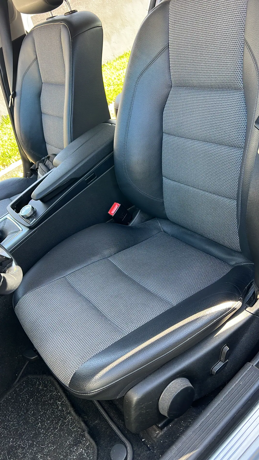 Mercedes-Benz C 220 2011 - 11000 EUR, 290000 km - AUTO.MOTO.pt - 290000km - foto 8 de 11