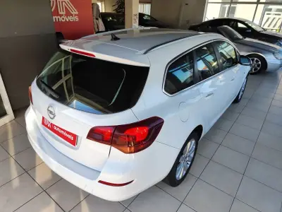 Opel Astra Sports Tourer 2011 - 6750 EUR, 226000 km - AUTO.MOTO.pt - 226000km - foto 12 de 37