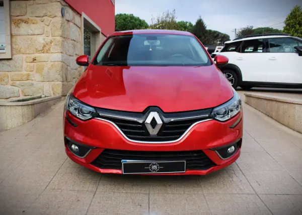 Renault Mégane 2017 - 11990 EUR, 106500 km - AUTO.MOTO.pt - 106500km - foto 2 de 19