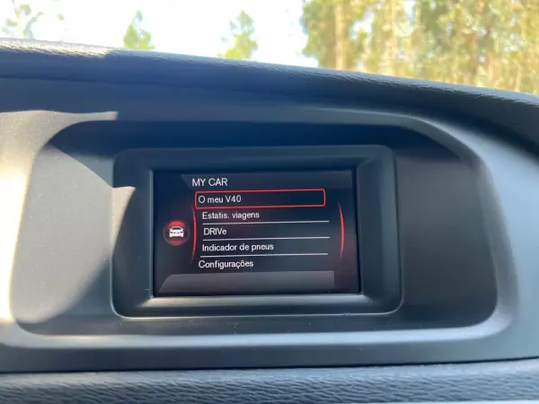 Volvo V40 2017 - 15900 EUR, 120000 km - AUTO.MOTO.pt - 120000km - foto 34 de 39