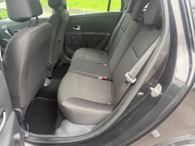 Renault Clio Break 2009 - 5450 EUR, 202000 km - AUTO.MOTO.pt - 202000km - foto 10 de 26