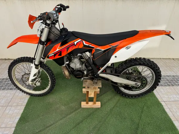 KTM SX 250 2015 - 5100 EUR, 300 km - AUTO.MOTO.pt - 300km - foto 2 de 11