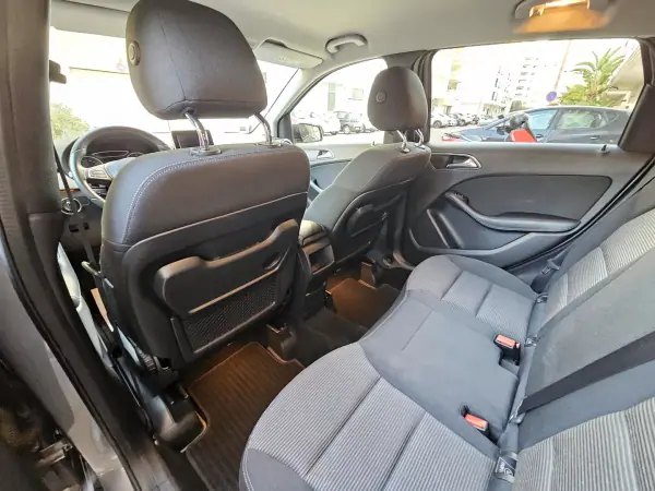Mercedes-Benz B 180 2017 - 21900 EUR, 41938 km - AUTO.MOTO.pt - 41938km - foto 16 de 26