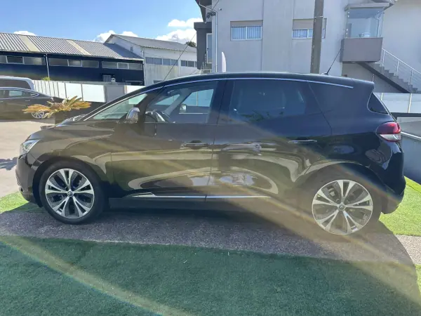 Renault Scénic 2016 - 10900 EUR, 220000 km - AUTO.MOTO.pt - 220000km - foto 19 de 66