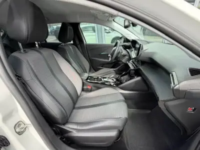 Peugeot e-208 2021 - 16900 EUR, 37800 km - AUTO.MOTO.pt - 37800km - foto 12 de 12