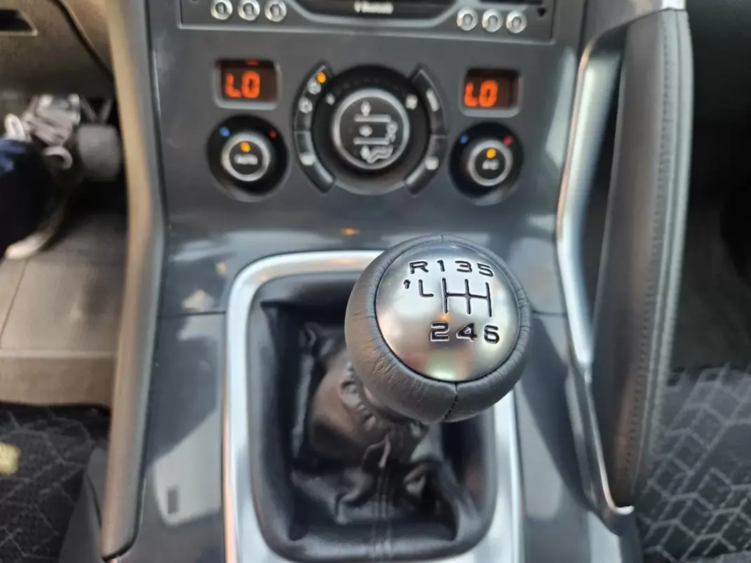 Peugeot 3008 2016 - 13550 EUR, 128500 km - 128500km - foto 34 de 38