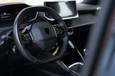 Peugeot 2008 2023 - 19750 EUR, 40500 km - AUTO.MOTO.pt - 40500km - foto 8 de 20