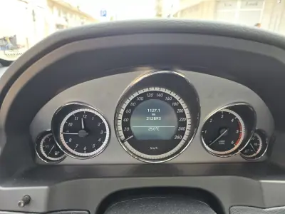 Mercedes-Benz E 250 2010 - 15999 EUR, 212000 km - 212000km - foto 13 de 23