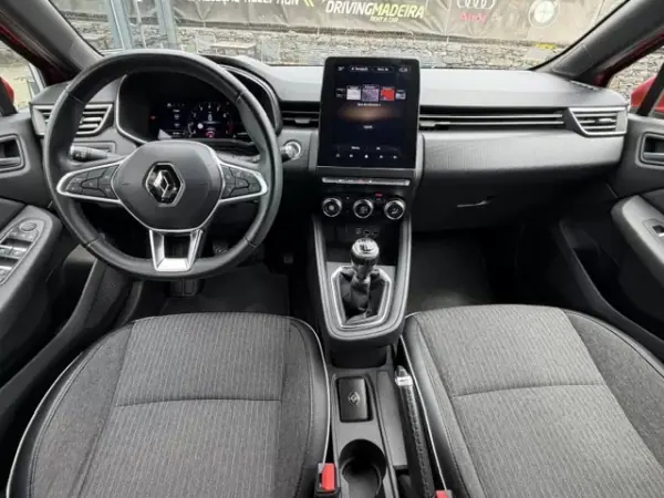 Renault Clio 2021 - 15900 EUR, 84992 km - AUTO.MOTO.pt - 84992km - foto 9 de 12