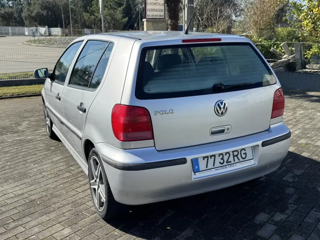 Volkswagen Polo 2001 - 2750 EUR, 146000 km - AUTO.MOTO.pt - 146000km - foto 5 de 18