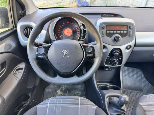 Peugeot 108 2017 - 8900 EUR, 45759 km - AUTO.MOTO.pt - 45759km - foto 10 de 24