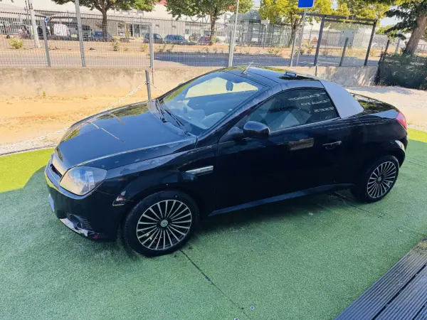 Opel Tigra TwinTop 2005 - 8000 EUR, 154000 km - AUTO.MOTO.pt - 154000km - foto 4 de 14