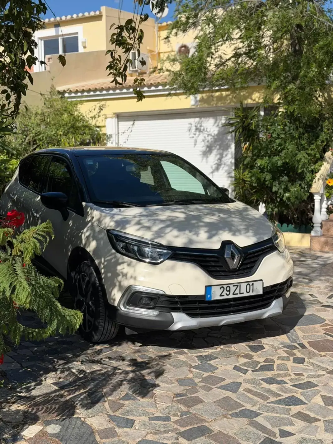 Renault Captur 2019 - 14900 EUR, 98836 km - AUTO.MOTO.pt - 98836km - foto 1 de 9