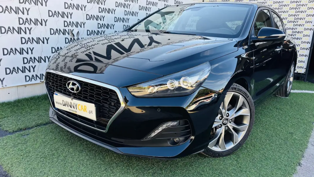 Hyundai i30 Fastback 2018 - 16990 EUR, 86000 km - 86000km - foto 2 de 4