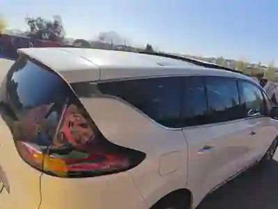 Renault Espace 2016 - 16450 EUR, 171955 km - AUTO.MOTO.pt - 171955km - foto 21 de 31