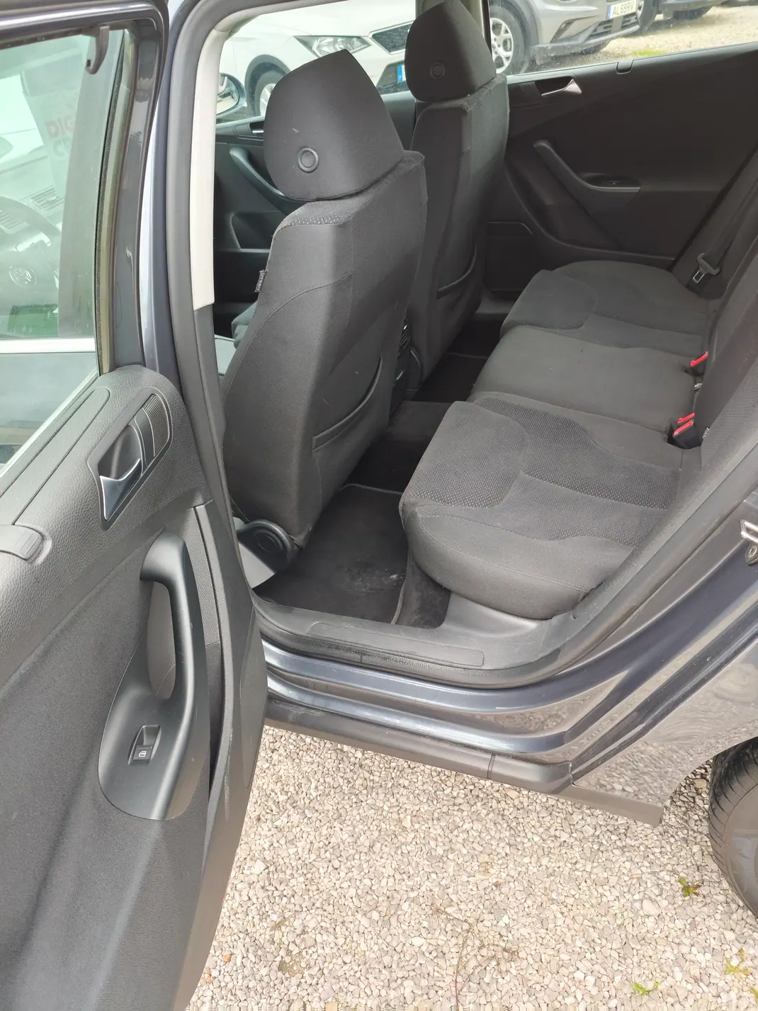 Volkswagen Passat Variant 2010 - 6750 EUR, 281500 km - AUTO.MOTO.pt - 281500km - foto 7 de 11