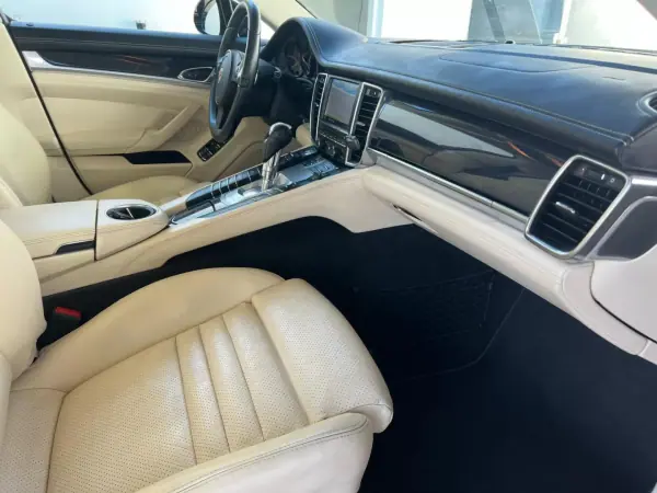 Porsche Panamera 2014 - 46000 EUR, 136900 km - AUTO.MOTO.pt - 136900km - foto 9 de 19