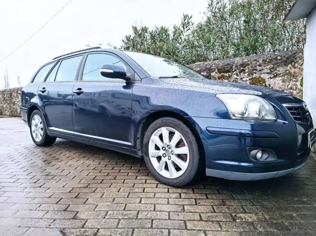 Toyota Avensis 2006 - 4999 EUR, 360000 km - AUTO.MOTO.pt - 360000km - foto 3 de 12