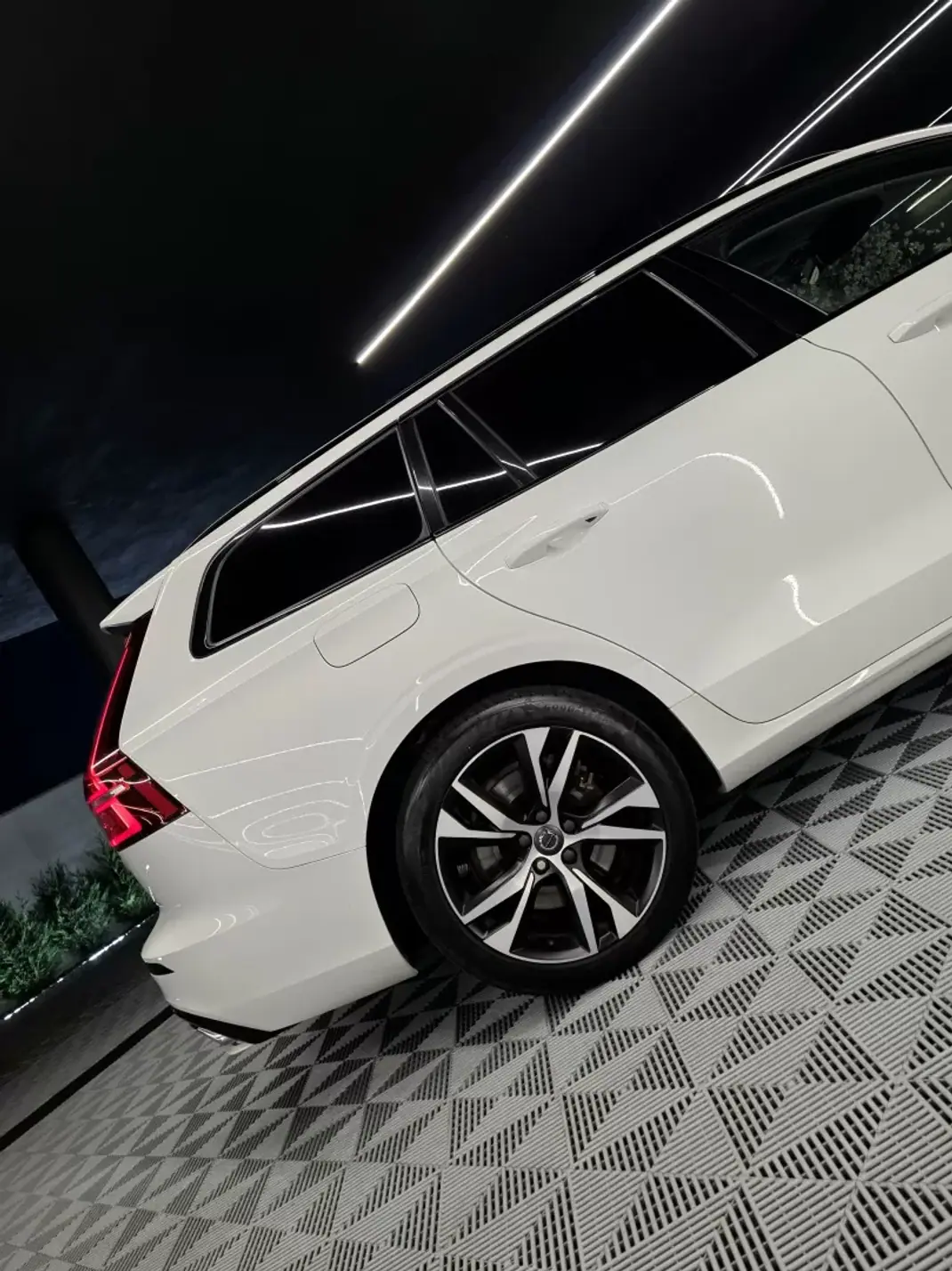 Volvo V60 2021 - 27750 EUR, 129000 km - 129000km - foto 8 de 20
