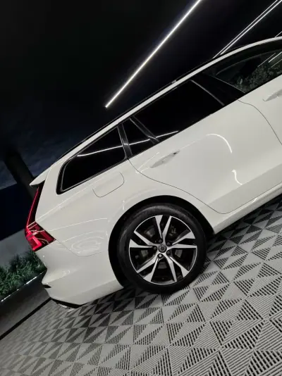 Volvo V60 2021 - 27750 EUR, 129000 km - AUTO.MOTO.pt - 129000km - foto 8 de 20