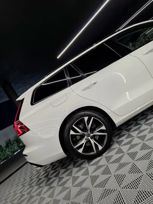 Volvo V60 2021 - 27750 EUR, 129000 km - AUTO.MOTO.pt - 129000km - foto 8 de 20