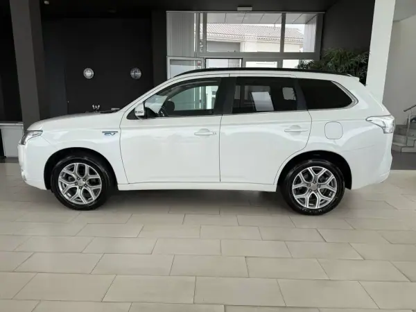 Mitsubishi Outlander 2015 - 15990 EUR, 157367 km - AUTO.MOTO.pt - 157367km - foto 27 de 28