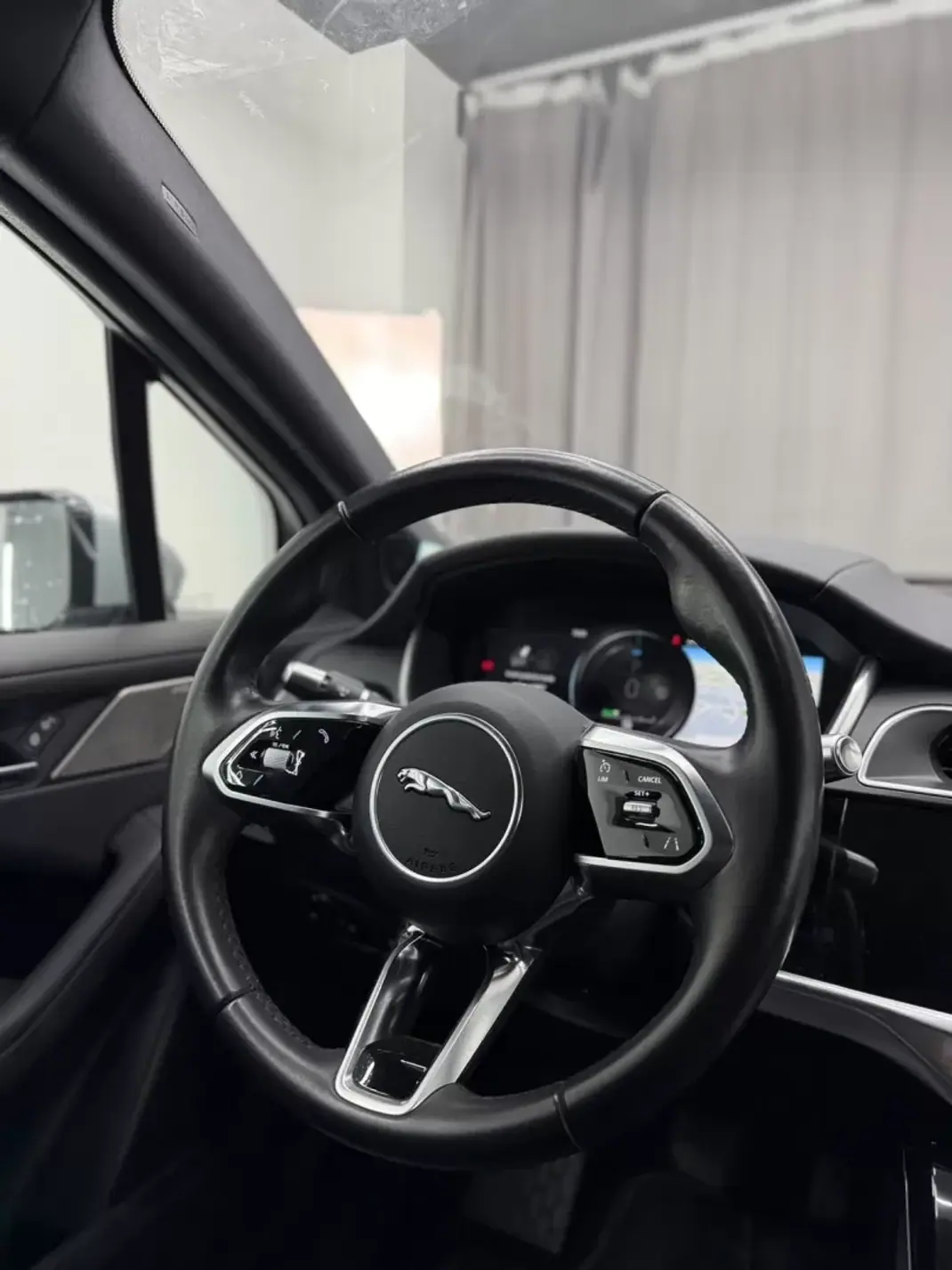 Jaguar I-Pace 2018 - 20000 EUR, 120000 km - 120000km - foto 15 de 20