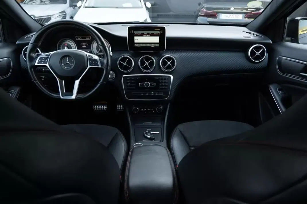 Mercedes-Benz A 200 2015 - 18900 EUR, 174000 km - 174000km - foto 11 de 25